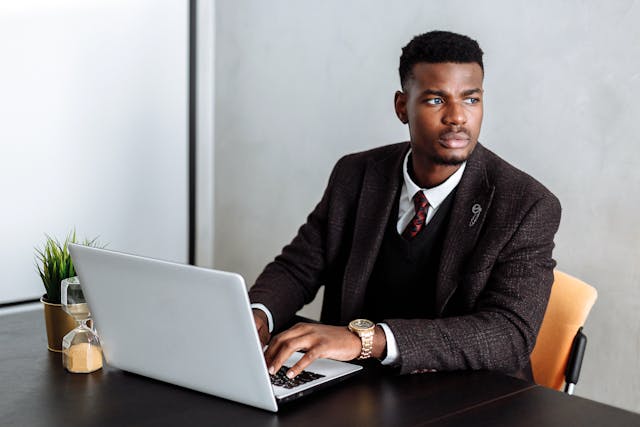 Tom runs a marketing agency with five employees.